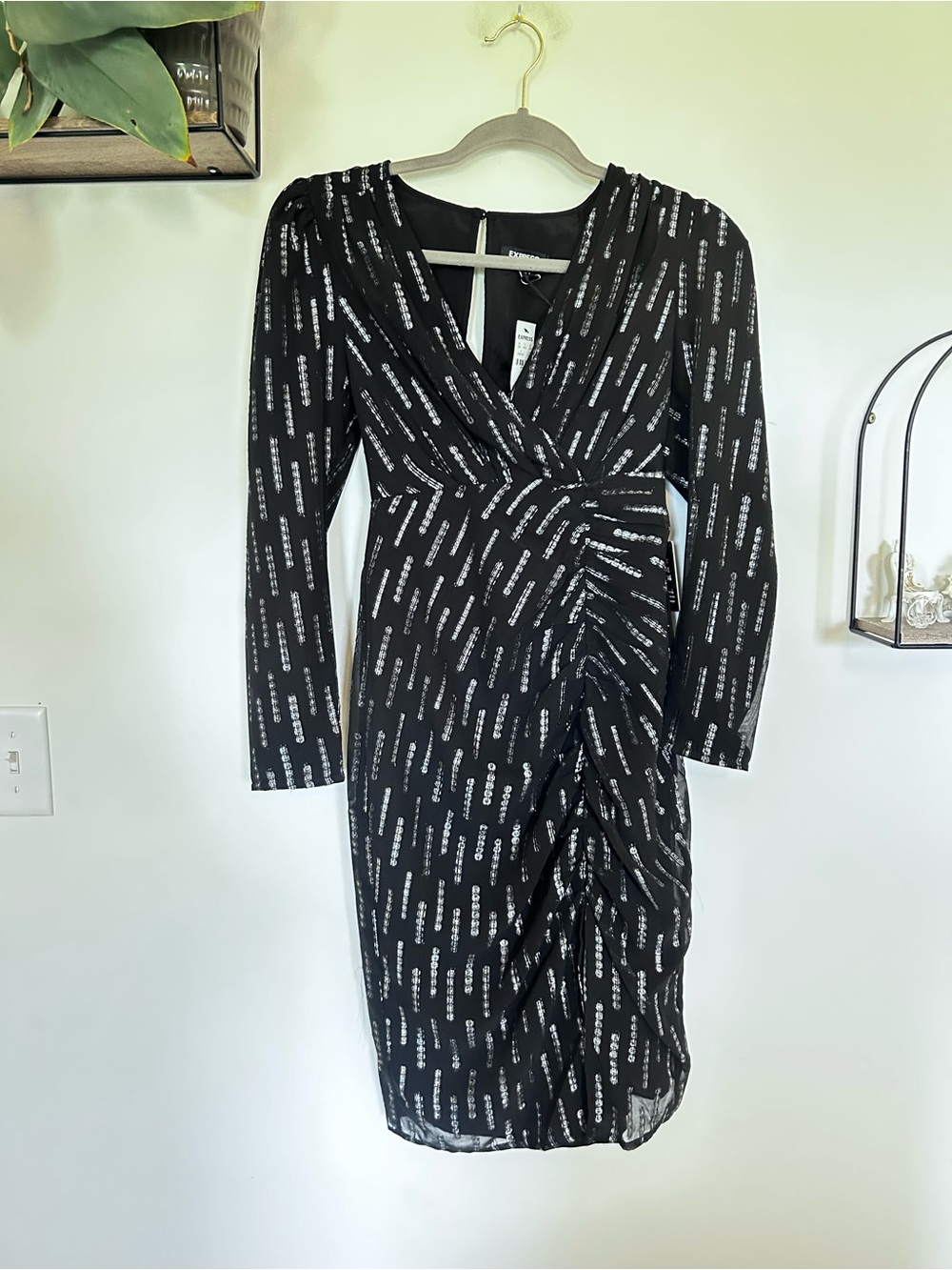 NWT Express V Neck Long Sleeve Black & Metallic Knee Length Dress Size XXS